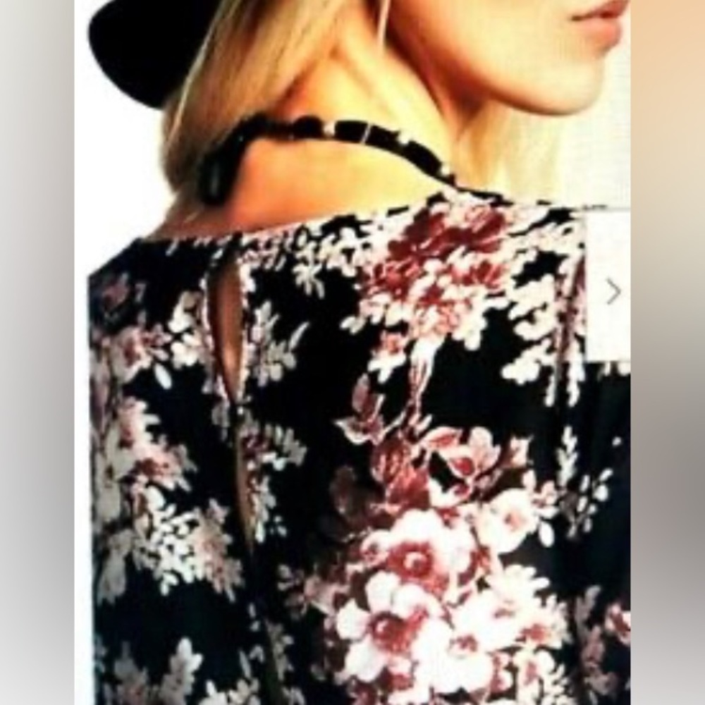 Free People Float Away Black Floral Romper Long Sleeve Low V Neck Size Medium